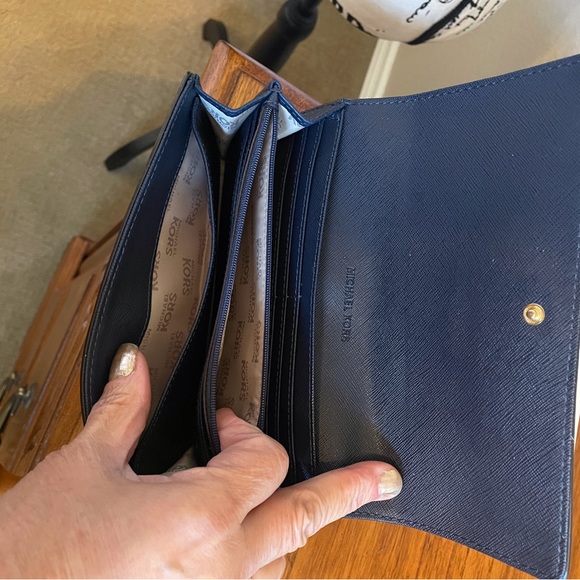 Michael Kors Fulton Flap Continental Wallet NWOT 8 X 4 - Picture 8 of 10